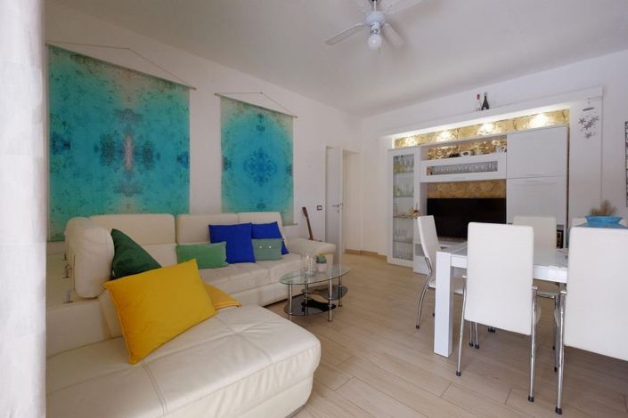 Image No.9-5 Bed House for sale