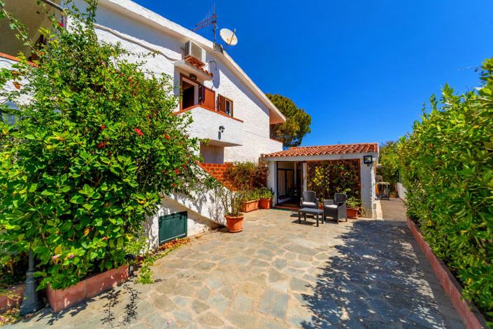 Image No.2-4 Bed House for sale