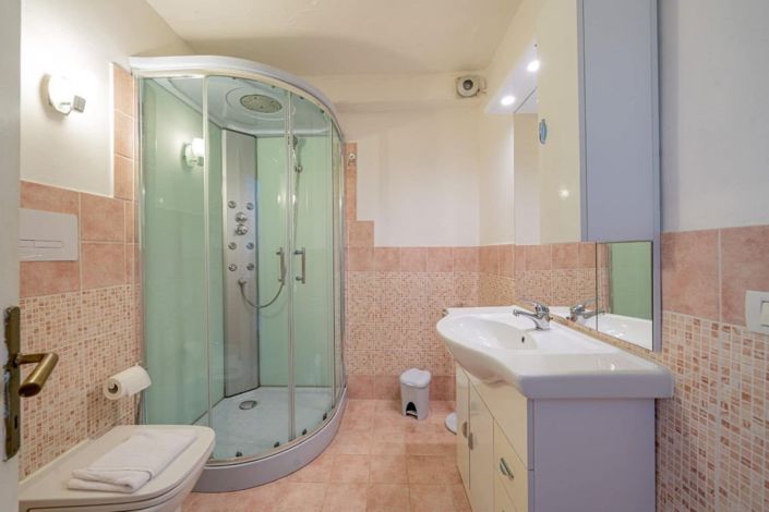 Image No.21-3 Bed Apartment for sale