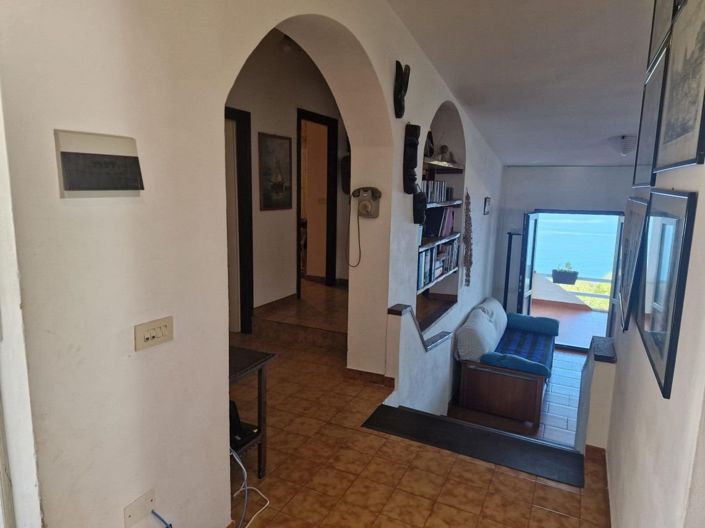 Image No.17-4 Bed House for sale