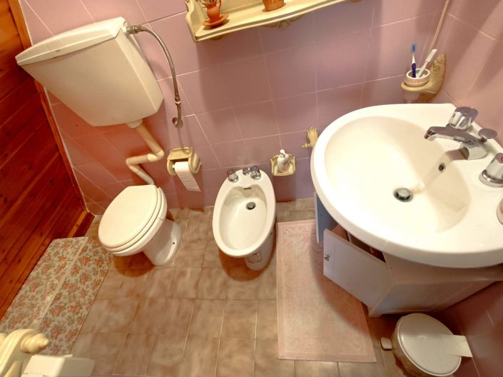 Image No.10-3 Bed House for sale