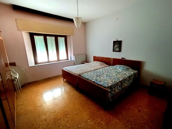 Image No.10-4 Bed House for sale