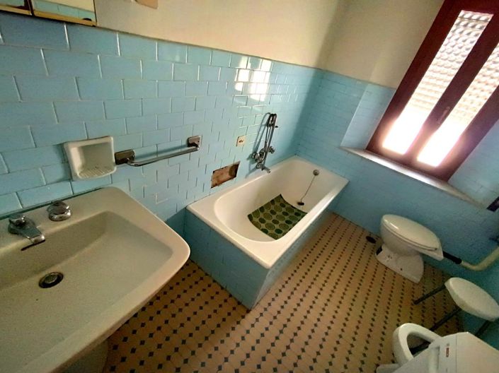 Image No.17-4 Bed House for sale