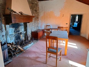 d1729040520251352398