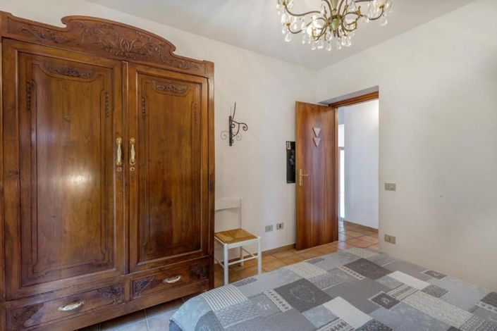 Image No.13-4 Bed House for sale