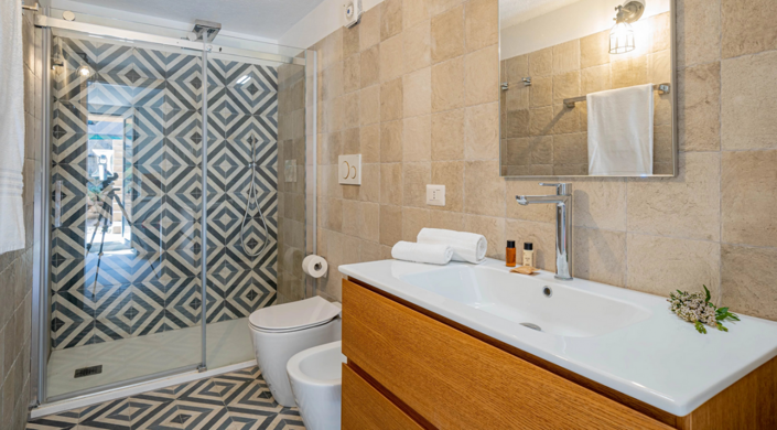 Image No.26-5 Bed House for sale