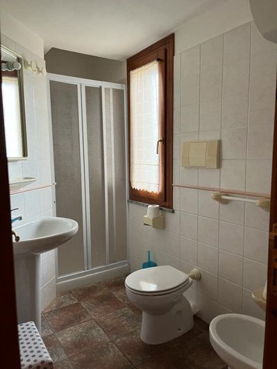 Image No.28-3 Bed House for sale