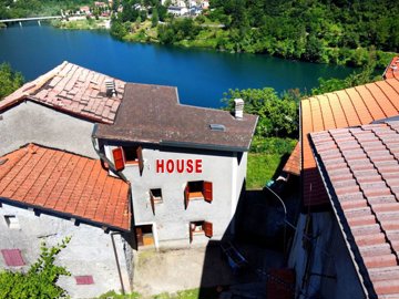 d1844180520251039163