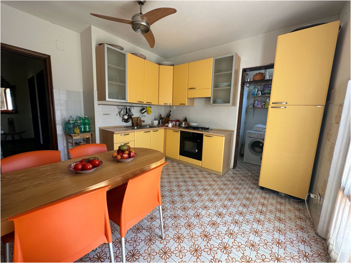 Image No.25-4 Bed House for sale