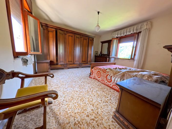 Image No.15-4 Bed Country House for sale