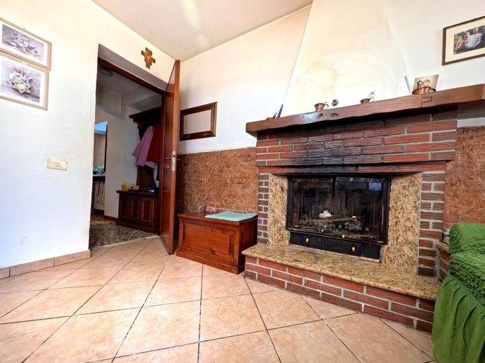 Image No.11-5 Bed House for sale