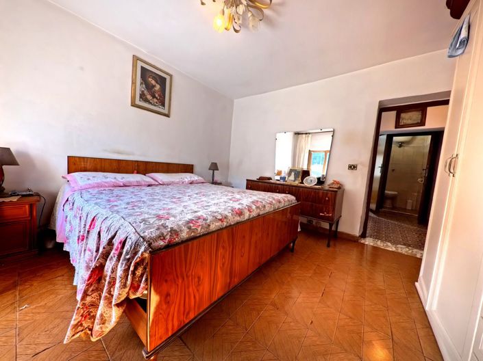 Image No.16-5 Bed House for sale