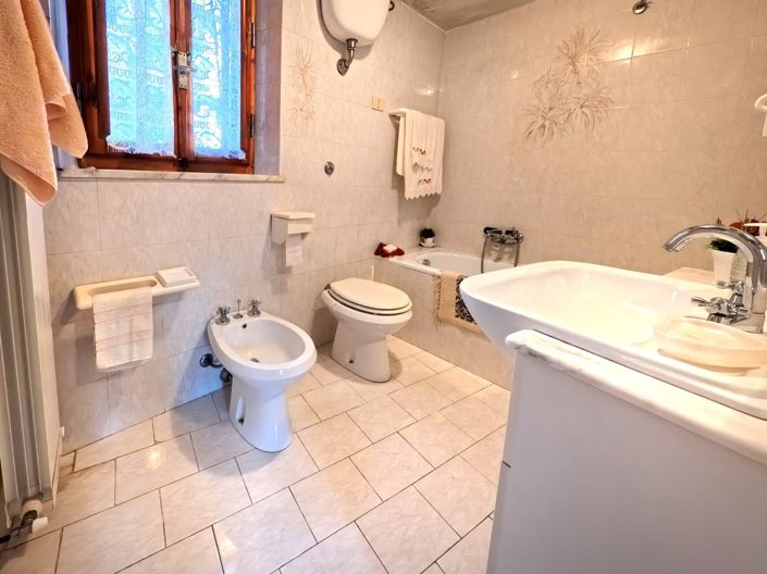 Image No.27-5 Bed House for sale