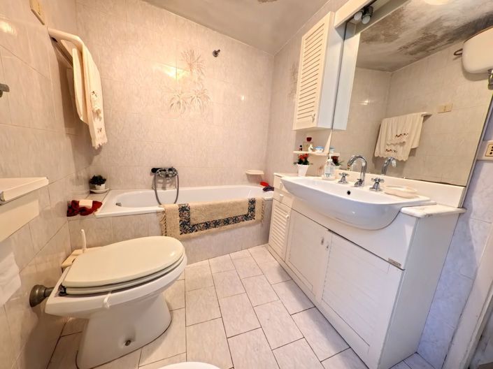 Image No.28-5 Bed House for sale