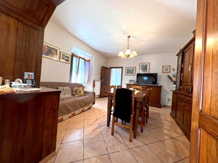 Image No.8-5 Bed House for sale