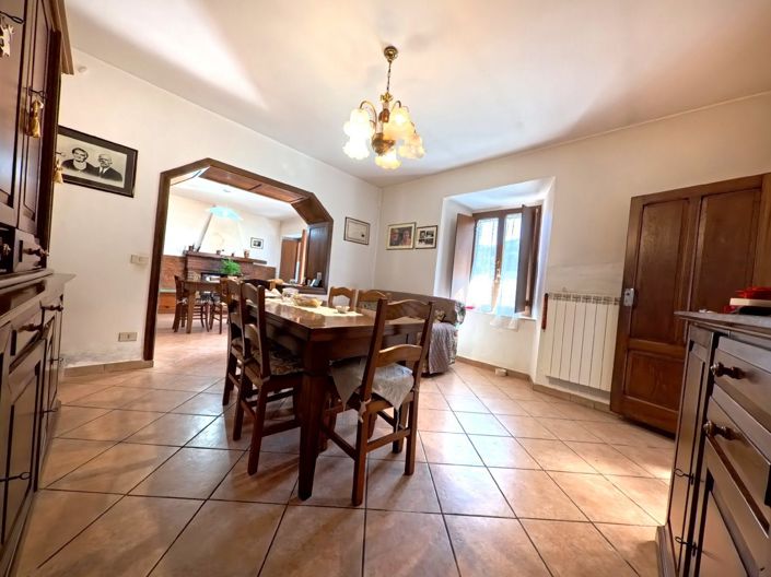 Image No.9-5 Bed House for sale