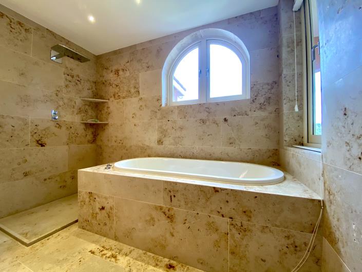 Image No.14-4 Bed Villa / Detached for sale