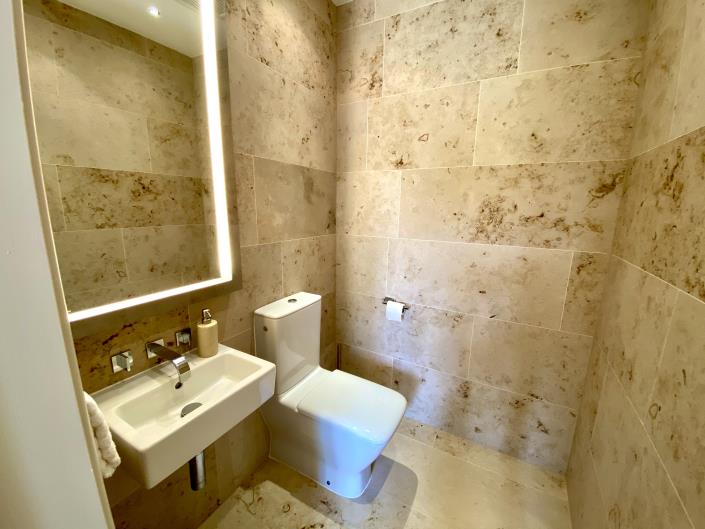 Image No.19-4 Bed Villa / Detached for sale