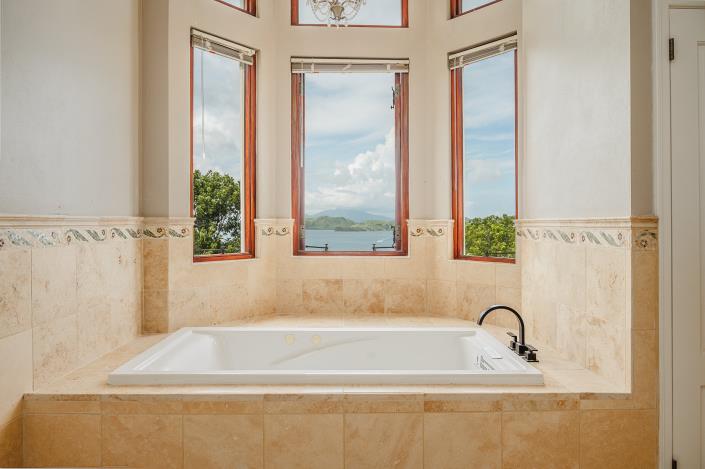 Image No.14-5 Bed Villa / Detached for sale