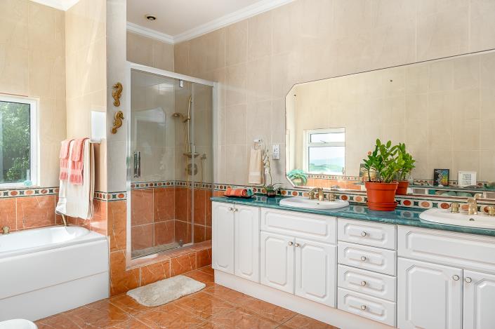 Image No.17-4 Bed Villa / Detached for sale