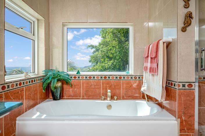 Image No.16-4 Bed Villa / Detached for sale