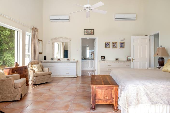 Image No.15-4 Bed Villa / Detached for sale