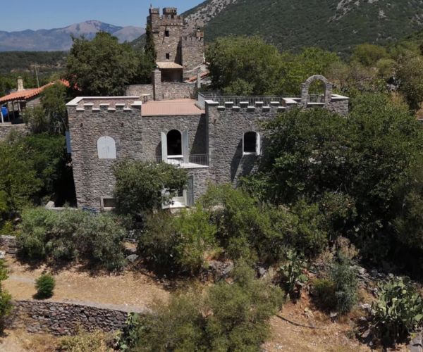 Image No.8-2 Bed House for sale