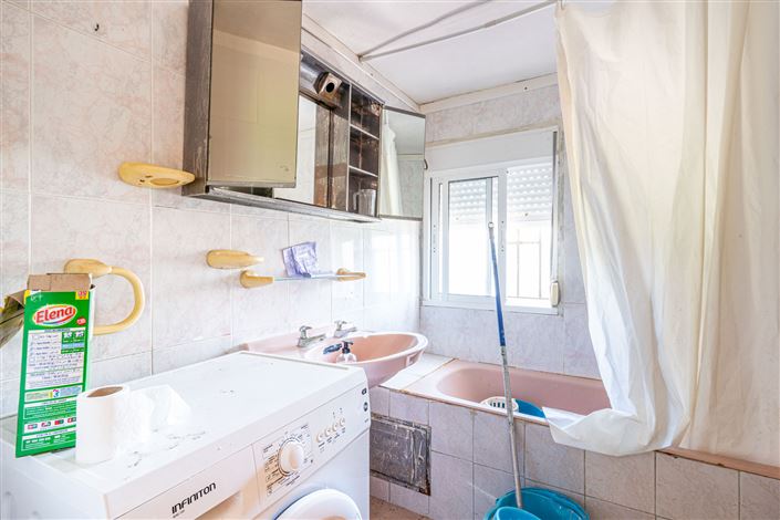 Image No.28-11 Bed House for sale