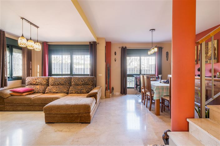 Image No.10-3 Bed Townhouse for sale