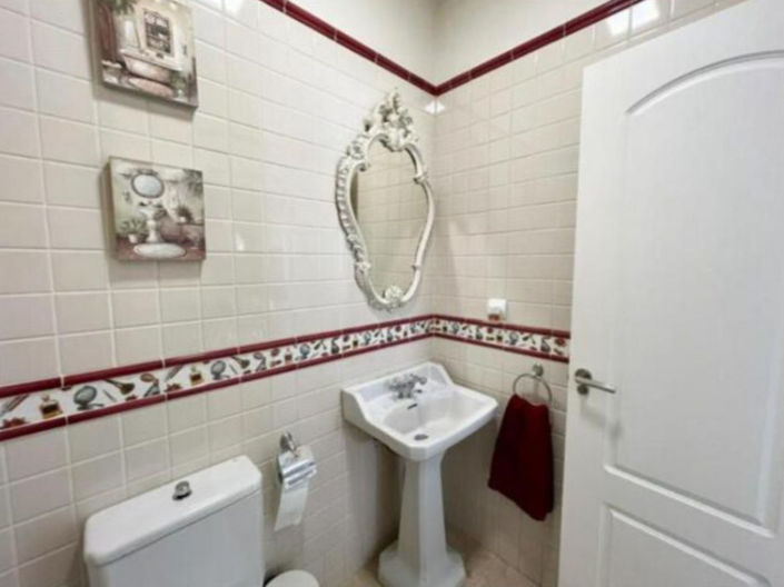 Image No.12-5 Bed House for sale