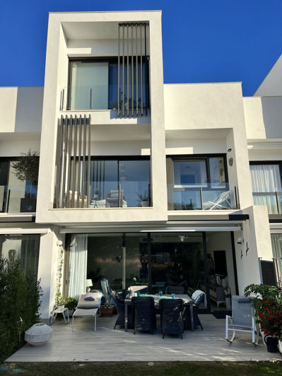 Image No.7-4 Bed Townhouse for sale