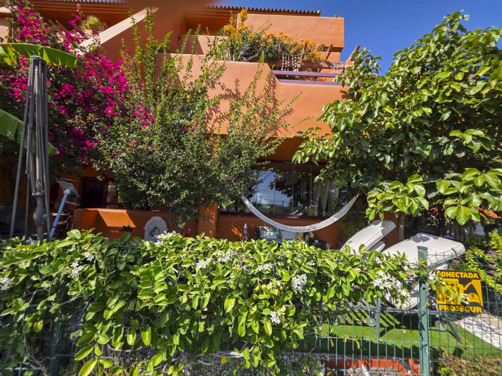 Image No.19-3 Bed Property for sale