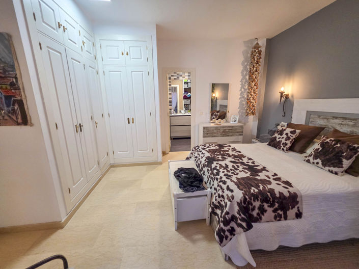 Image No.39-3 Bed Property for sale