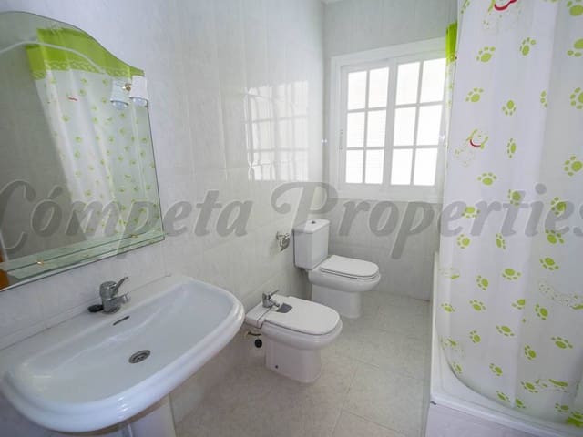 Image No.11-3 Bed Townhouse for sale