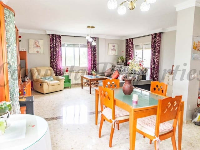 Image No.2-4 Bed Townhouse for sale