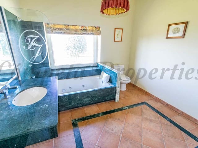 Image No.8-3 Bed Villa for sale