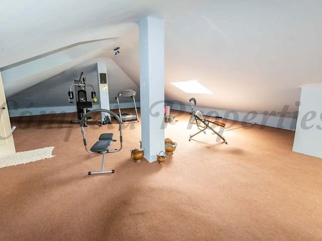 Image No.9-3 Bed Villa for sale