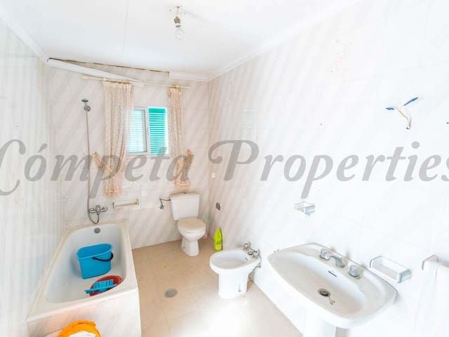 Image No.11-3 Bed Townhouse for sale