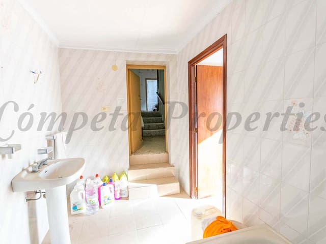 Image No.12-3 Bed Townhouse for sale