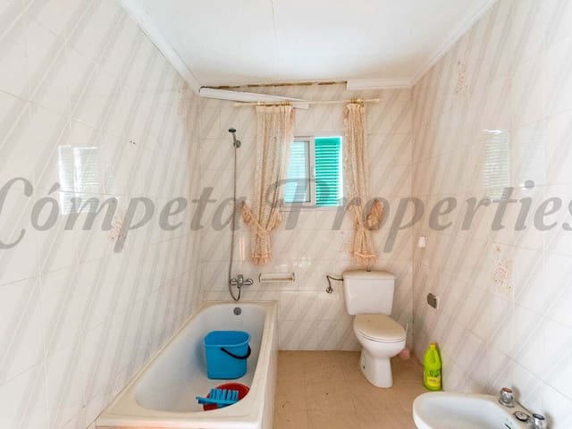 Image No.13-3 Bed Townhouse for sale