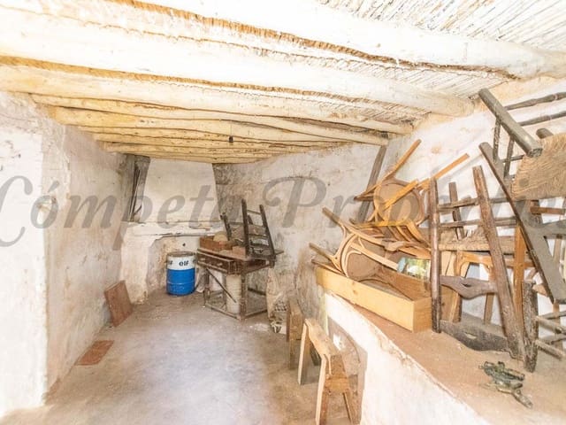 Image No.12-5 Bed Townhouse for sale