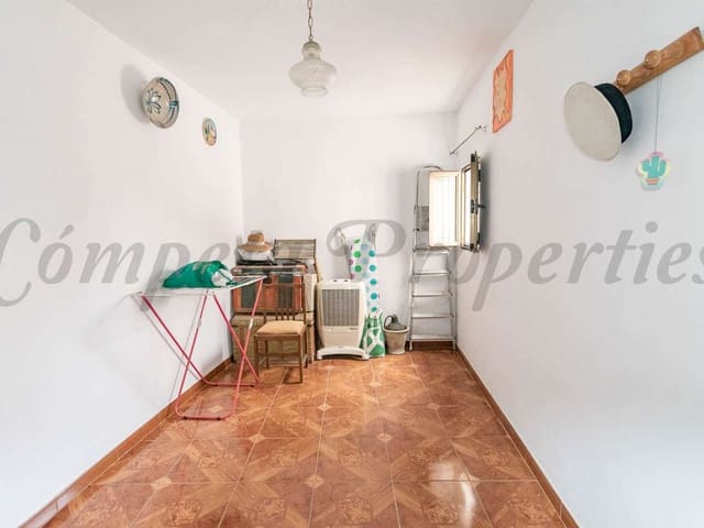 Image No.9-3 Bed Townhouse for sale