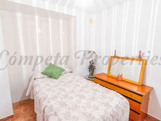 Image No.14-7 Bed Townhouse for sale