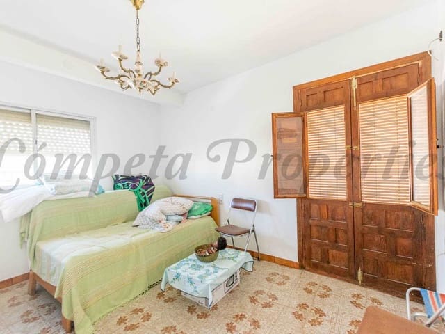 Image No.11-3 Bed Townhouse for sale