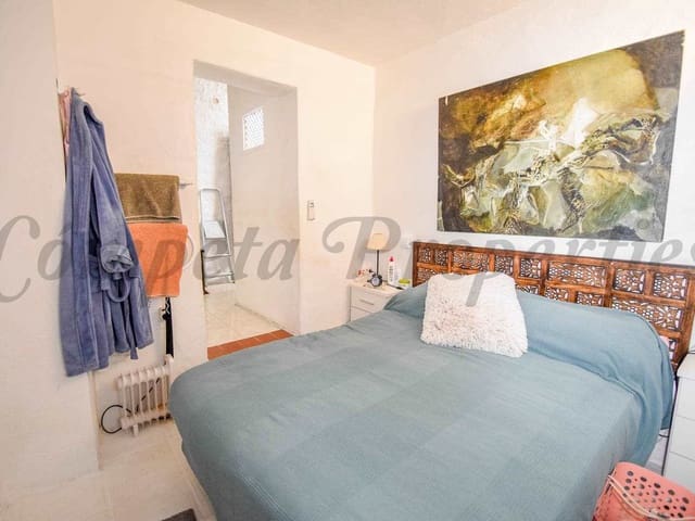 Image No.15-3 Bed Townhouse for sale