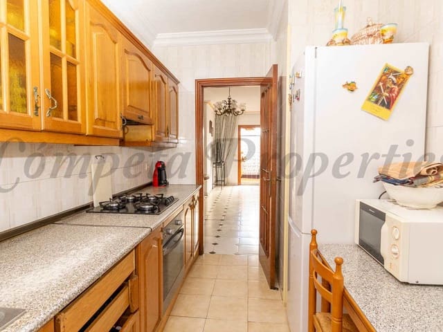 Image No.17-8 Bed Townhouse for sale