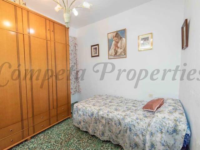 Image No.12-5 Bed Townhouse for sale