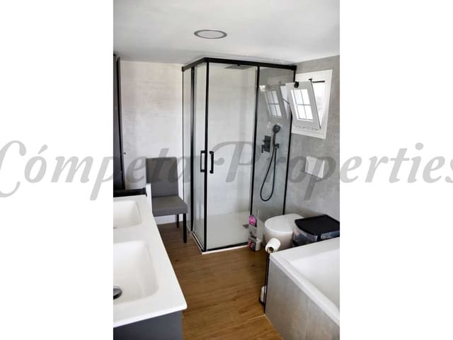 Image No.11-3 Bed Townhouse for sale