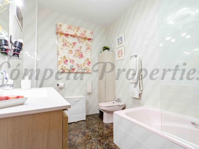 Image No.8-3 Bed Townhouse for sale