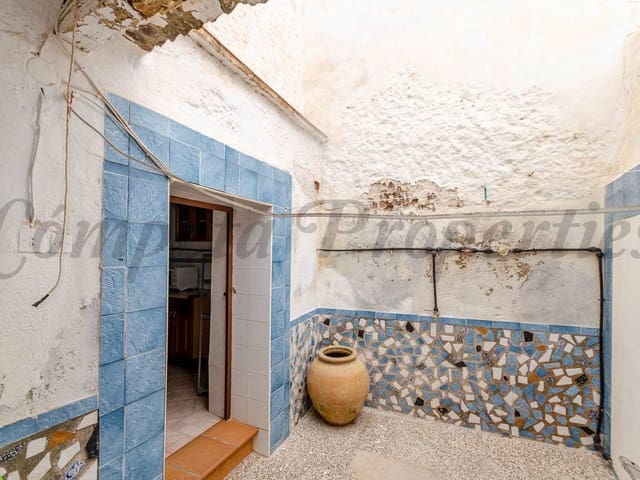 Image No.15-3 Bed Townhouse for sale